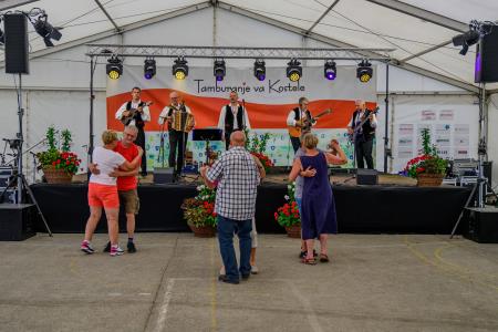 Tamburanje va Kostele -194